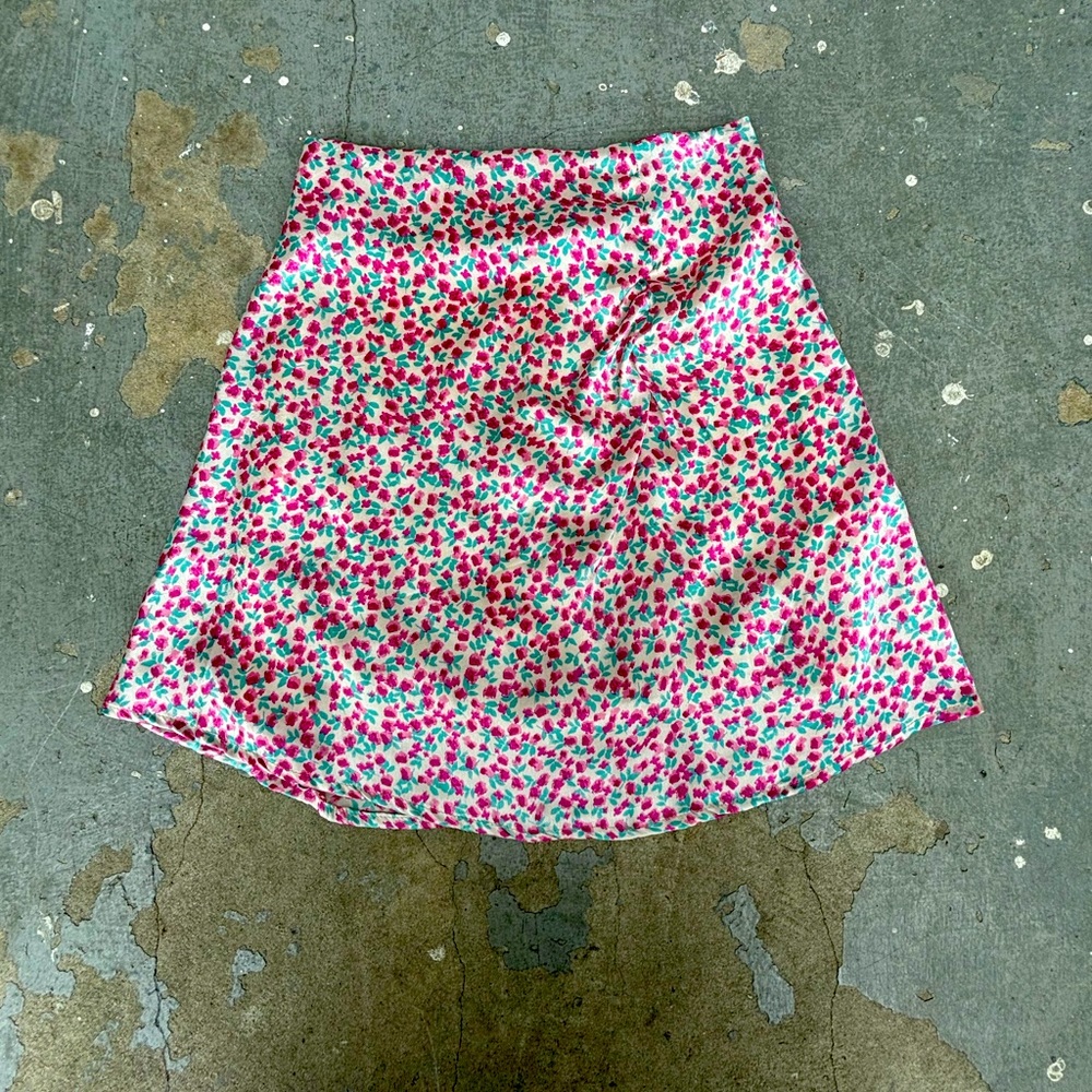 Small Japna High-waisted Mini Skirt with flowers🌸🍃